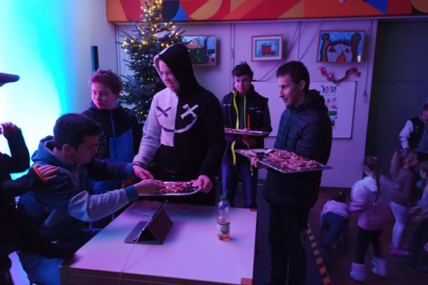 23-12-weihnachtsdisco-41A548BDF-D22C-A01D-9A31-E17F71A42C76.jpg
