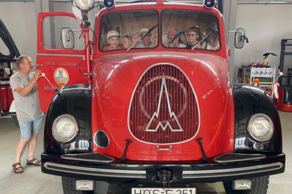 24-06-besuch-bei-der-feuerwehr-0EBFFDA74-3C27-2CC0-4A8A-CFE9246509CA.jpeg