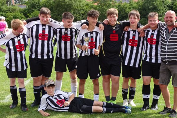24-07-fussball-sia-tunier8D38C104-401D-250A-0841-77B44840CDD7.jpg