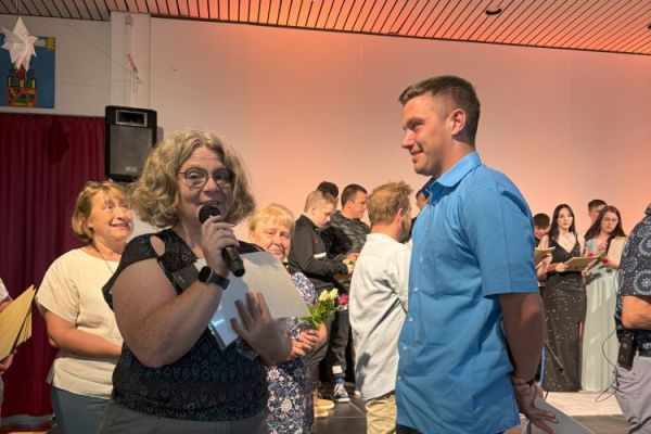 24-07-entlassfeier-1529D1C3C6-4969-9F57-7367-C5BF26C760D7.jpg