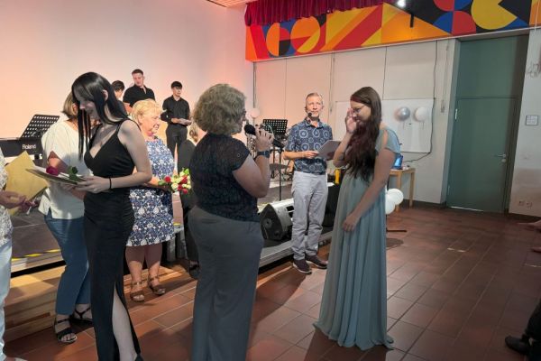 24-07-entlassfeier-264295CF05-5E5B-FD48-19B2-F56CBF175CB3.jpg