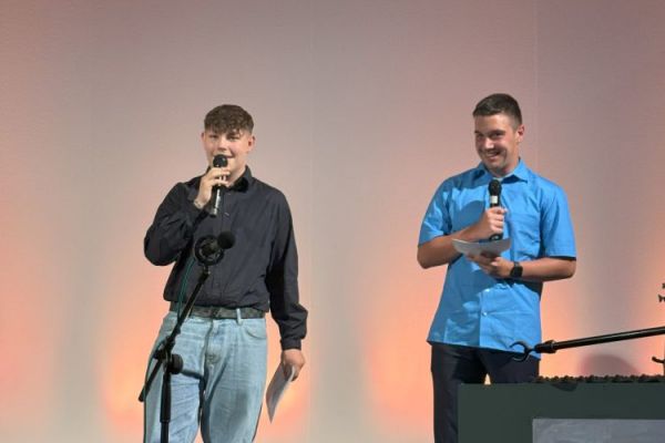 24-07-entlassfeier-408DFE9613-F58F-EDF4-B0F9-6CD2AEB5AA3C.jpg
