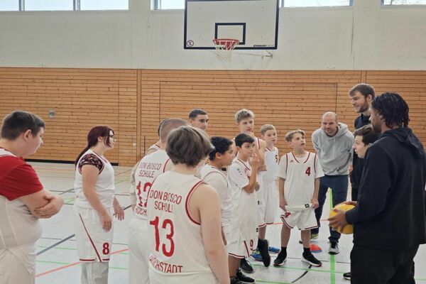 24-11-basketball-403433CBB-9154-F9C3-BEAB-E7209B7C59A5.jpg