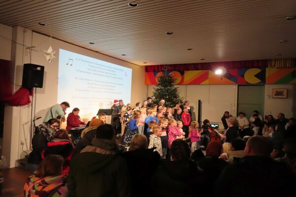 adventsfeier-24-403F3A144-5F4E-B6FE-DB0C-CCF0BBC87B02.jpg