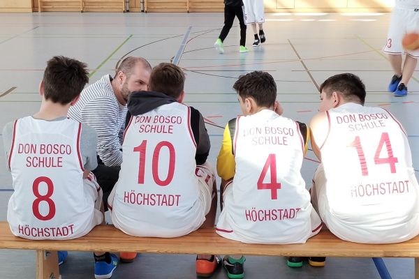23-03-bb-lions-league-coaching25EF71F2C-C63A-82D6-ACE5-6DACFC5E4D44.jpg