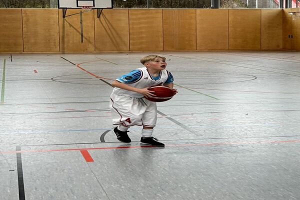 25-04-basketball-3-spieltag-02E45EF0FA-74A5-651D-78DC-154492B498A0.jpg