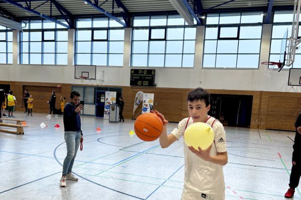 25-12-basketballtag-01D7B6DDAA-E5F5-26D8-2067-BD081BB55305.jpg