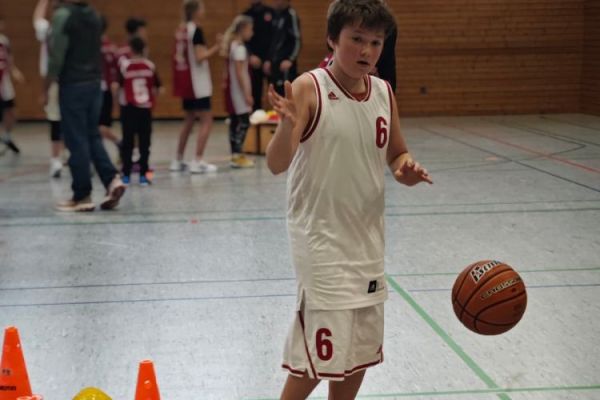 25-12-basketballtag-02E2D6CA3B-18FA-0CF7-FB82-9FEADE4291CE.jpg