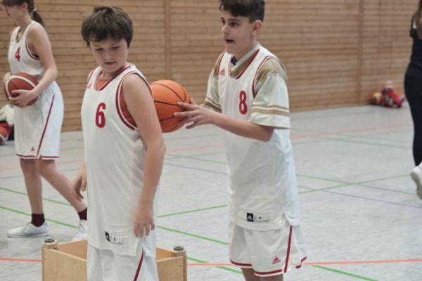 25-12-basketballtag-08A86CA5B8-31E8-FD44-6188-27E2621628BB.jpg