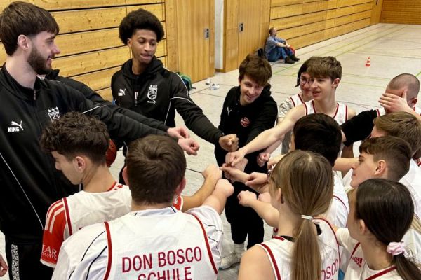 25-12-basketballtag-09FADC9FFD-E80D-FEDE-C76B-EE0B3BBB2E93.jpg