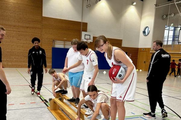 25-12-basketballtag-14CECCF120-9D00-6980-2D2A-E7D713E7CFF4.jpg