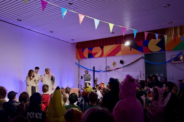 26-02-schulfasching-02D4C52B34-6A28-2239-AAAB-427AC850CE63.jpg