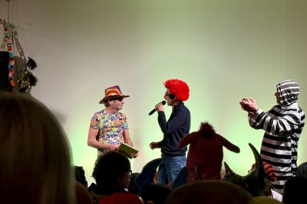 26-02-schulfasching-09FFD7D6DB-B1C4-8D3A-3FE5-0D806BBBAF4D.jpg