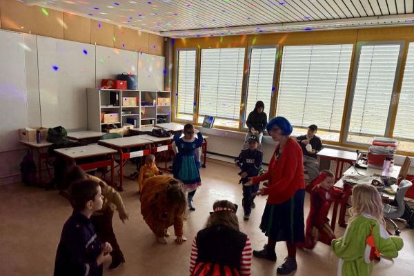 26-02-schulfasching-1419001B55-6DF8-B3FD-25AE-7C464B7D5FAC.jpg
