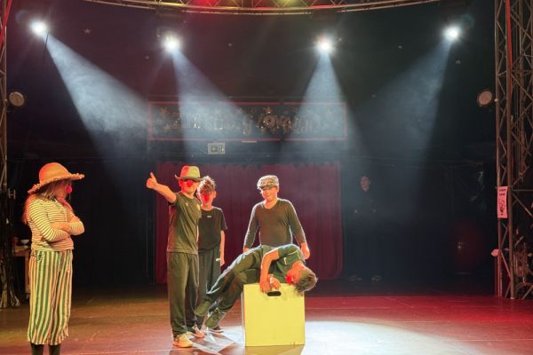 zirkus7613B1BB4-4E2C-91FC-F458-B31BC44115CA.jpg