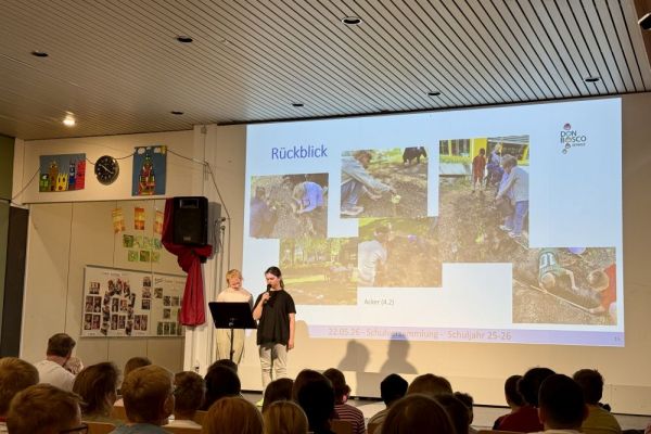 26-05-schulversammlung-019B4A8DEC-255B-52B5-D6CB-FF7BA9D2E811.jpg