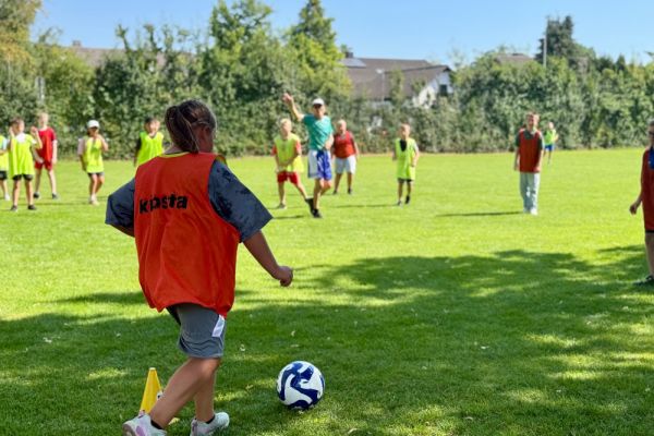26-07-fussball10132DE7F2-DC16-8FCA-047F-CA971E91DF09.jpeg