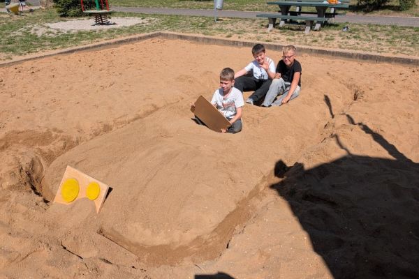 26-07-spielplatz-3A7749772-8C53-D71C-54EE-0DAC81439836.jpg